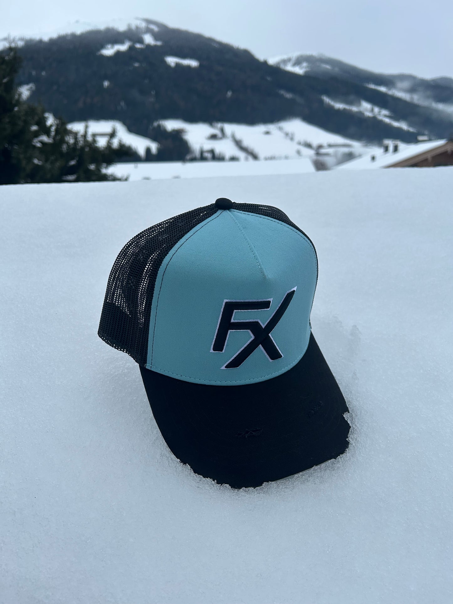 TIFFANY BLUE / BLACK TRUCKER HAT